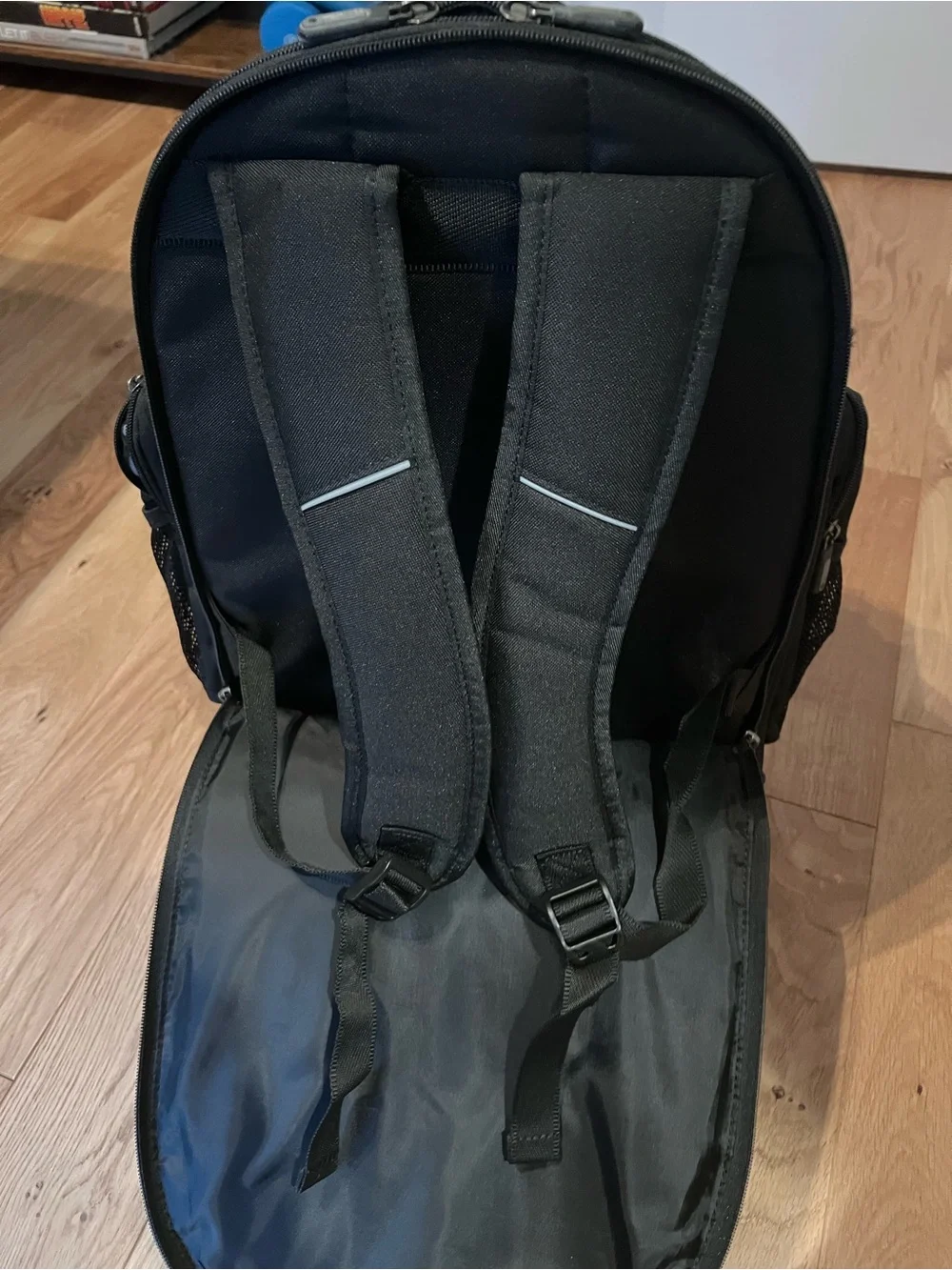 Samsonite Black and Gray Laptop Backpack with Front Organizer Pockets, laptop pa